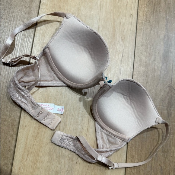 Elegant Lace Underwire Cream Padded Bra - Picture 3 of 6